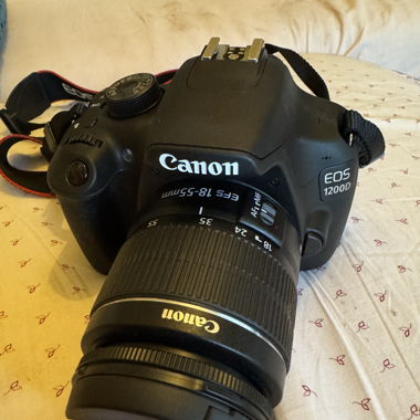 Canon EOS 1200D DSLR Set mit 18-55mm & 75-300mm