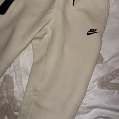 Due Nike Tech