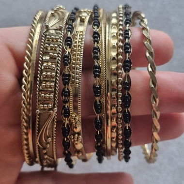 Set de bracelets rigides dorés
