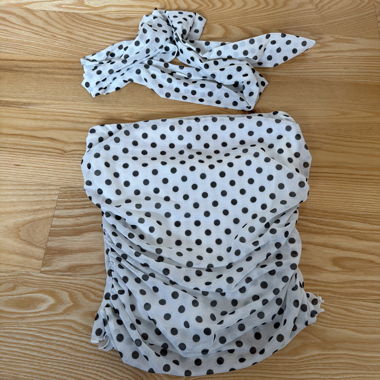 Haut à pois blanc et noir