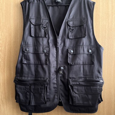 Gilet nero multi-tasche