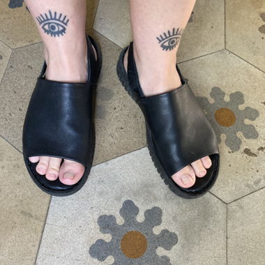 Schwarze Leder Sandalen Bata