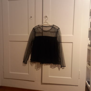 Blusa nera a pois