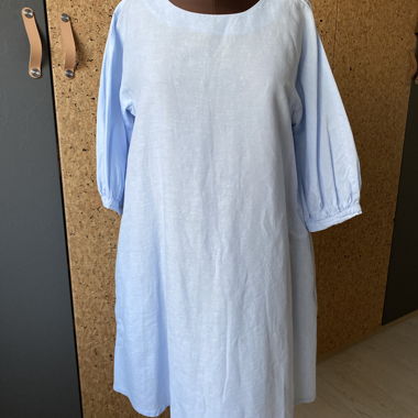 Vestito azzurro chiaro ampio