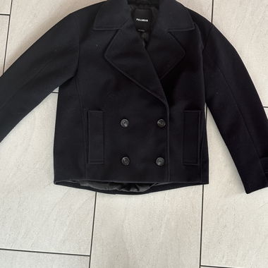 Blauer Mantel von Pull and Bear