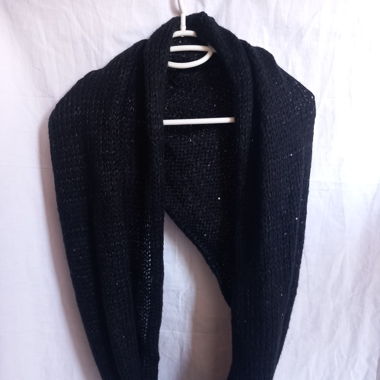 Echarpe noire en tricot