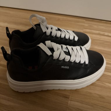 HUGO Sneaker