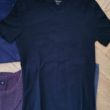 H&M - Black T-Shirt V-Neck XS