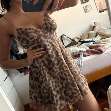 Robe à motif léopard