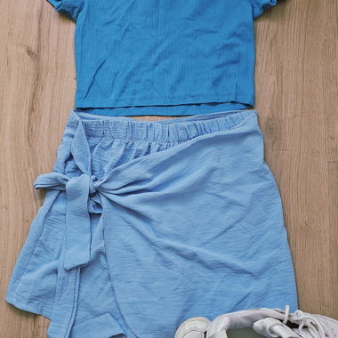 Blue two-piece outfit m