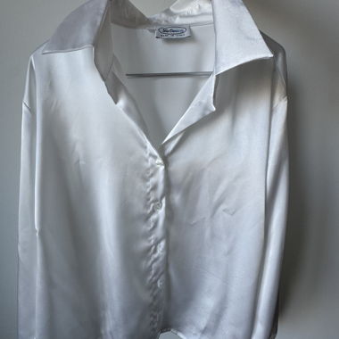 White blouse (satin look)