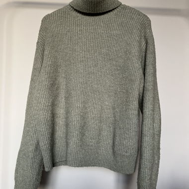 maglione dolcevita verde chiaro