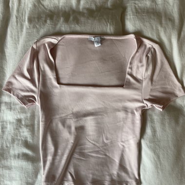 Top rosa con scollatura quadrata 
