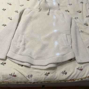 Weisser Fleece-Pullover