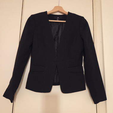 Kurzer schwarzer Blazer