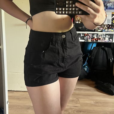 Short noir taille haute