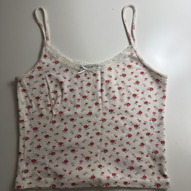 Top Brandy Melville con motivo floreale