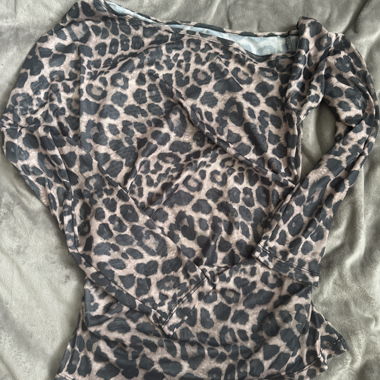 Maglietta a maniche lunghe con stampa leopardata