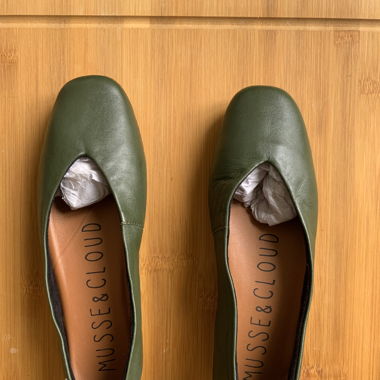 Dark green leather ballerinas 