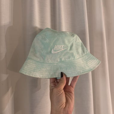 Nike bucket hat S/M