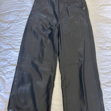 Pantalon en cuir synthétique Bershka
