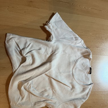 Top mit spezieller Knüpfung