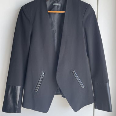 Schwarzer Blazer KIOMI