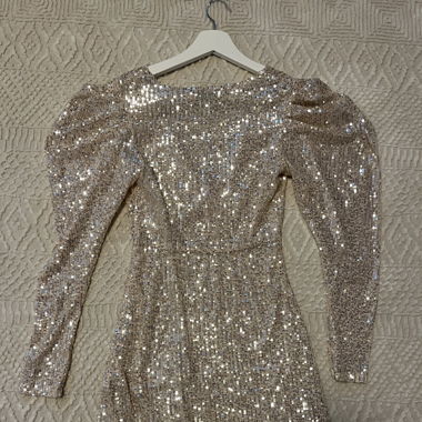 goldenes Glitzerpartykleid