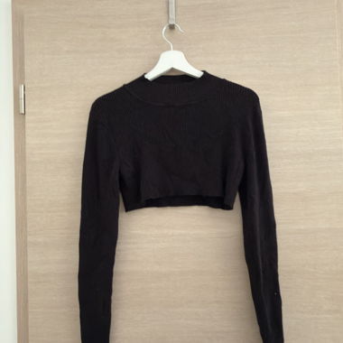 Black ribbed crop top
