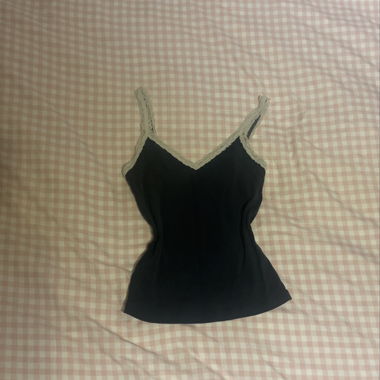 Haut bleu foncé avec dentelle