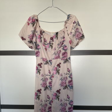 ELEGANTES BLUMENKLEID