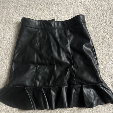 Chic leather skirt 