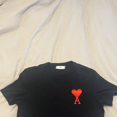 AMI Paris T-Shirt schwarz und rot