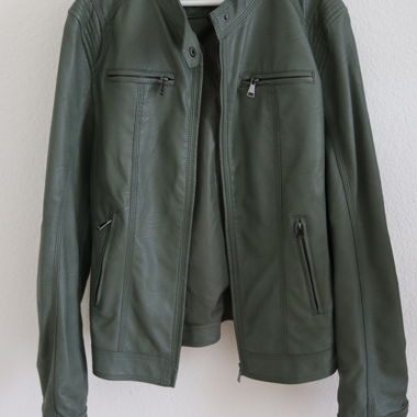 Graugrüne Kunstlederjacke