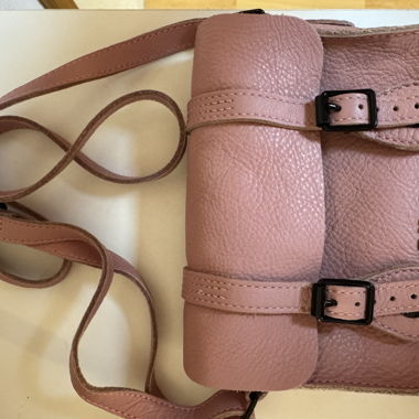 Sac bandoulière Dr. Martens en cuir rose 