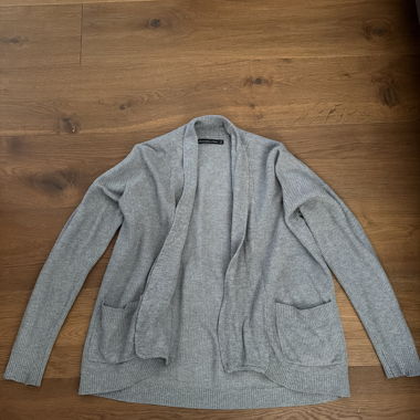 Cardigan grigio in maglia