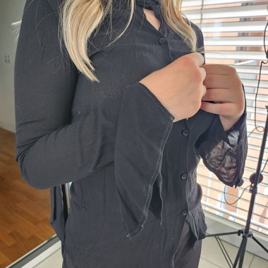 Blouse noire femme à découpes – style goth chic 