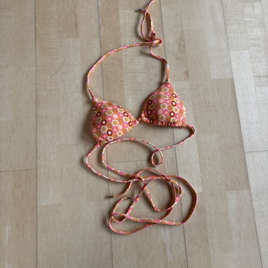 Top bikini con motivo