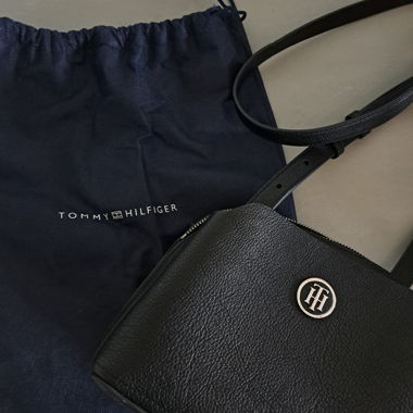Sac à Épaule en Cuir Noir Tommy Hilfiger