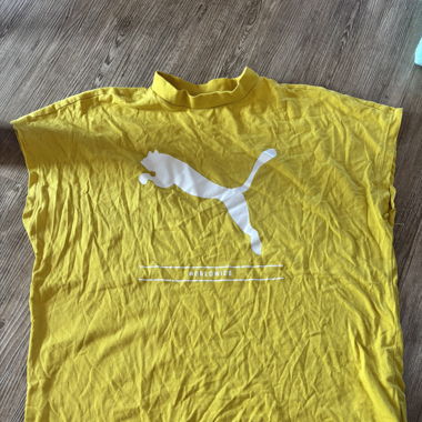 Gelbes Sport Shirt