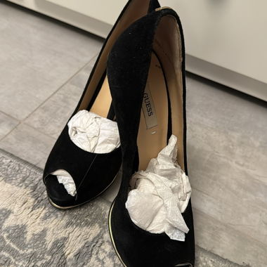 Décolleté open-toe scamosciato Guess