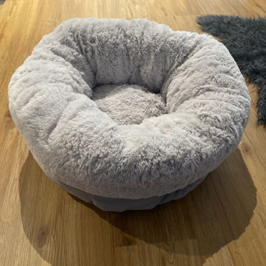 Letto per animali grigio e morbido