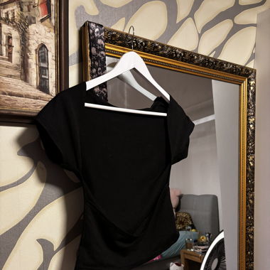 backless black top