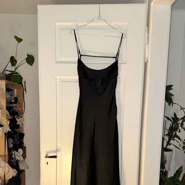 Zara Abendkleid, schwarz seidig, M/36