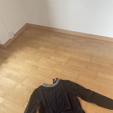 Pullover mit Strasskragen