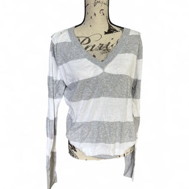 Pull à encolure en V à rayures gris et blanc