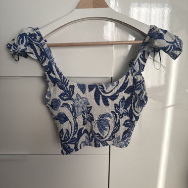 H&M Blue Floral Cropped Top
