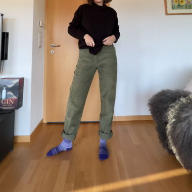 Olivegrüne Kordhose