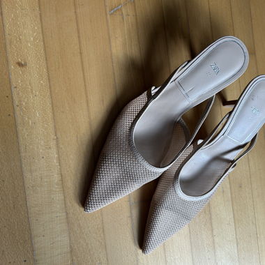 Nude-Beige Slingpumps mit Mesh