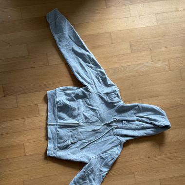 Kurzer grauer Zipper 
